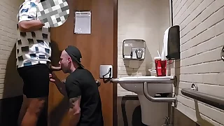 Levando pau grosso small-minded banheiro do shopping&excl;